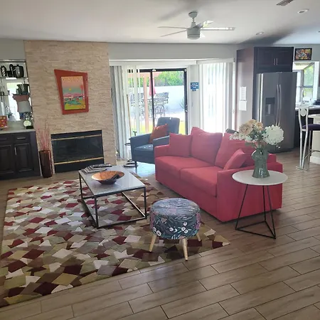 Beautiful Palm Springs Home Large Private Yard